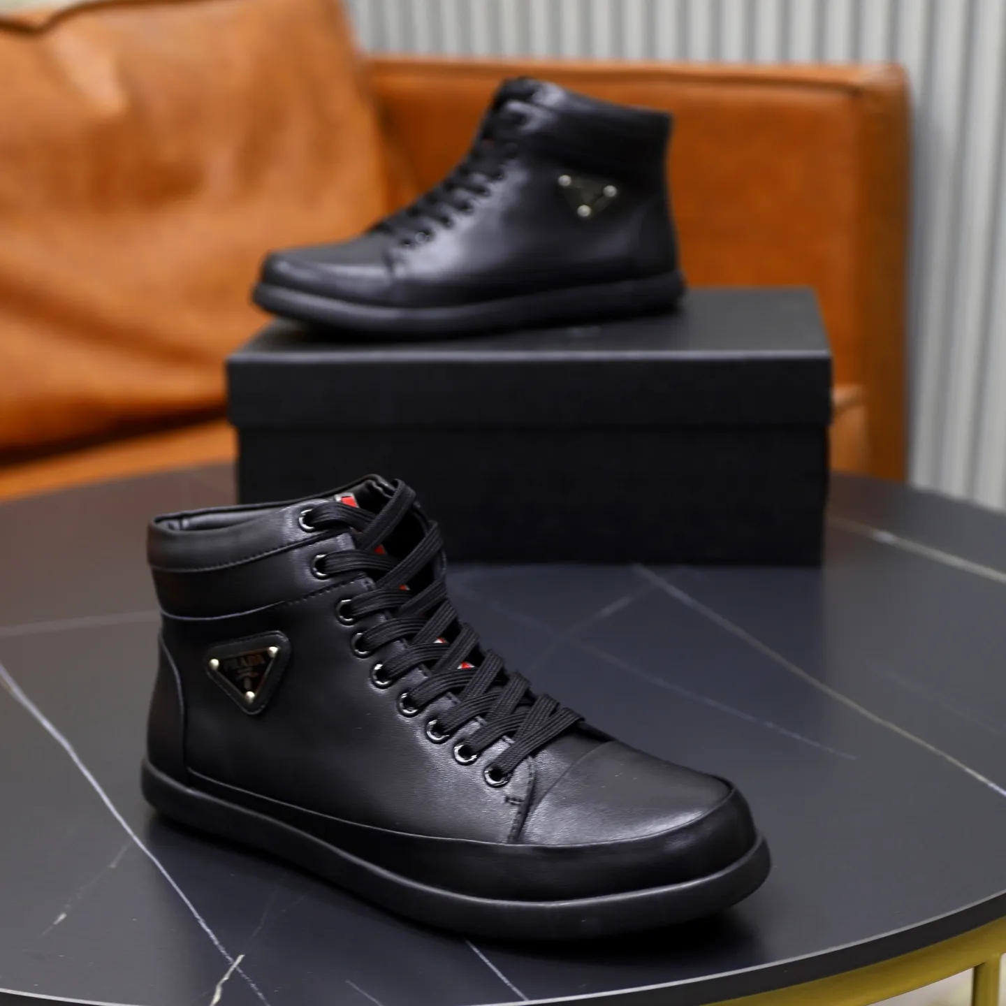 Ex-factory price: 480💰🙅‍♂️🙅‍♂️🙅‍♂️ Brand: PRADA Standard code: 38-44 (45 customized) Grade: Same as the official website Material: Original high-end leather splicing surface Comfortable and breathable sheepskin lining Lightweight, soft and wear-resistant outsole Style category: Men's fashion casual shoes Sports shoes Distinguished luxury brand elements Top luxury Color: actual picture color
